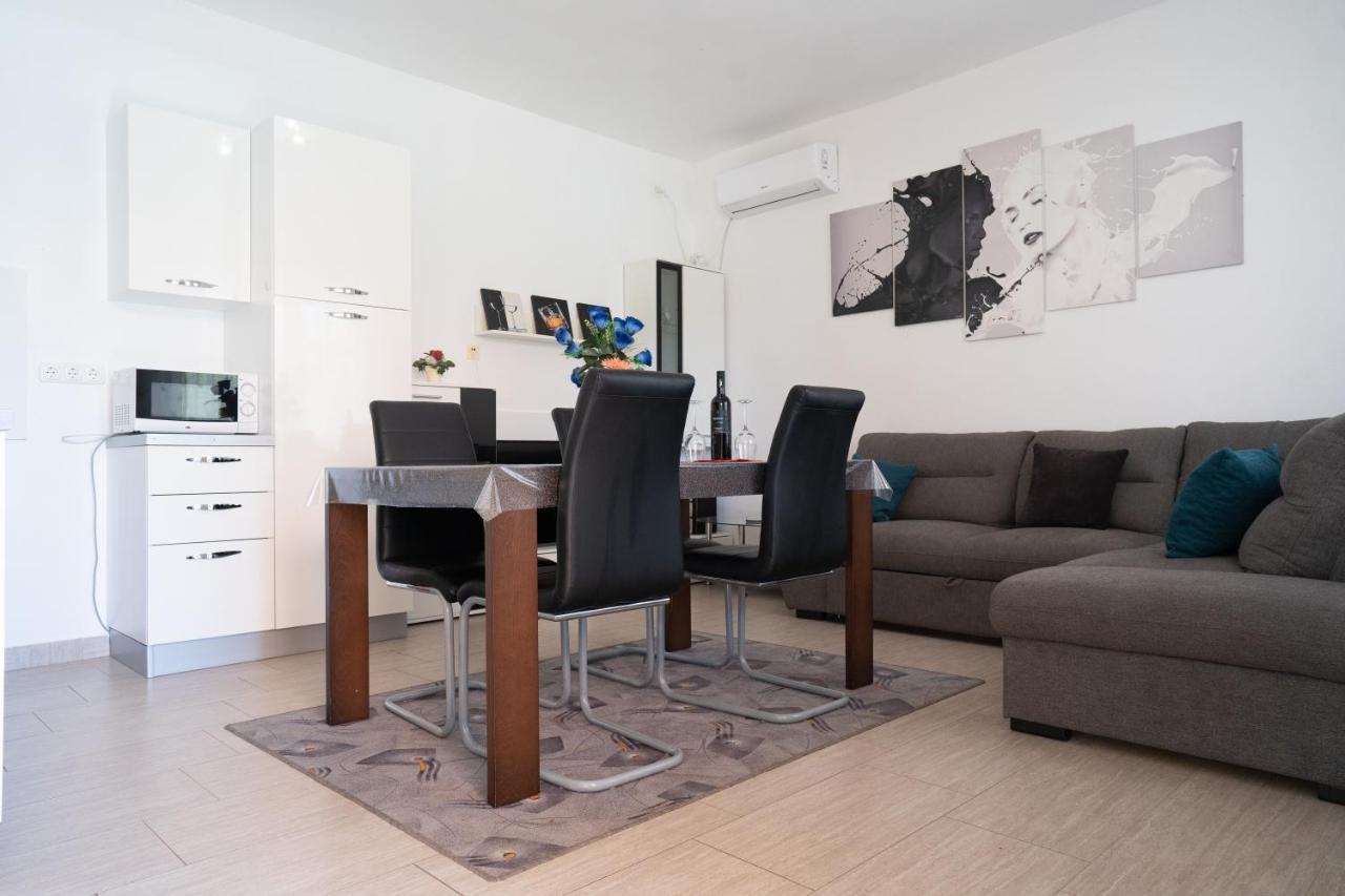 Apartment Mladen Биоград-на-Мору Экстерьер фото